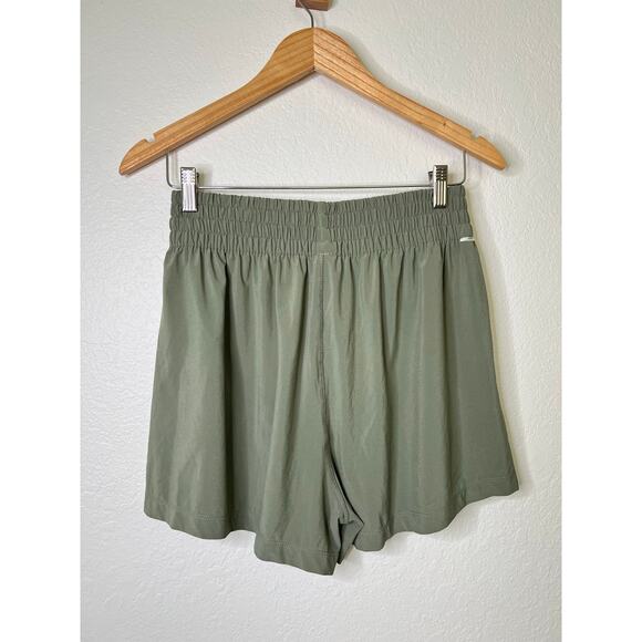 Vuori Villa Short in Green Size Medium - Picture 3 of 4
